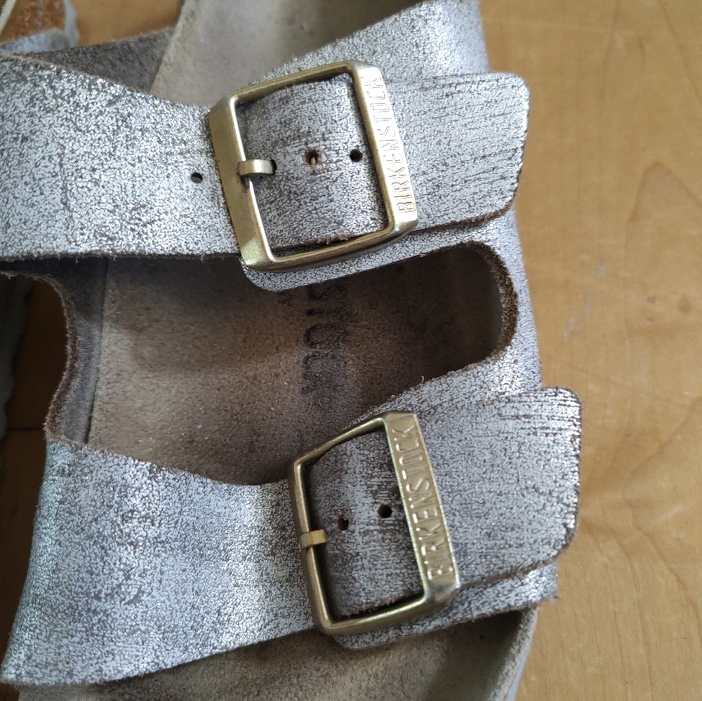 Birkenstock Arizona Silver Leather With Gold Buckle And Grey Sole - Picture 3 of 11